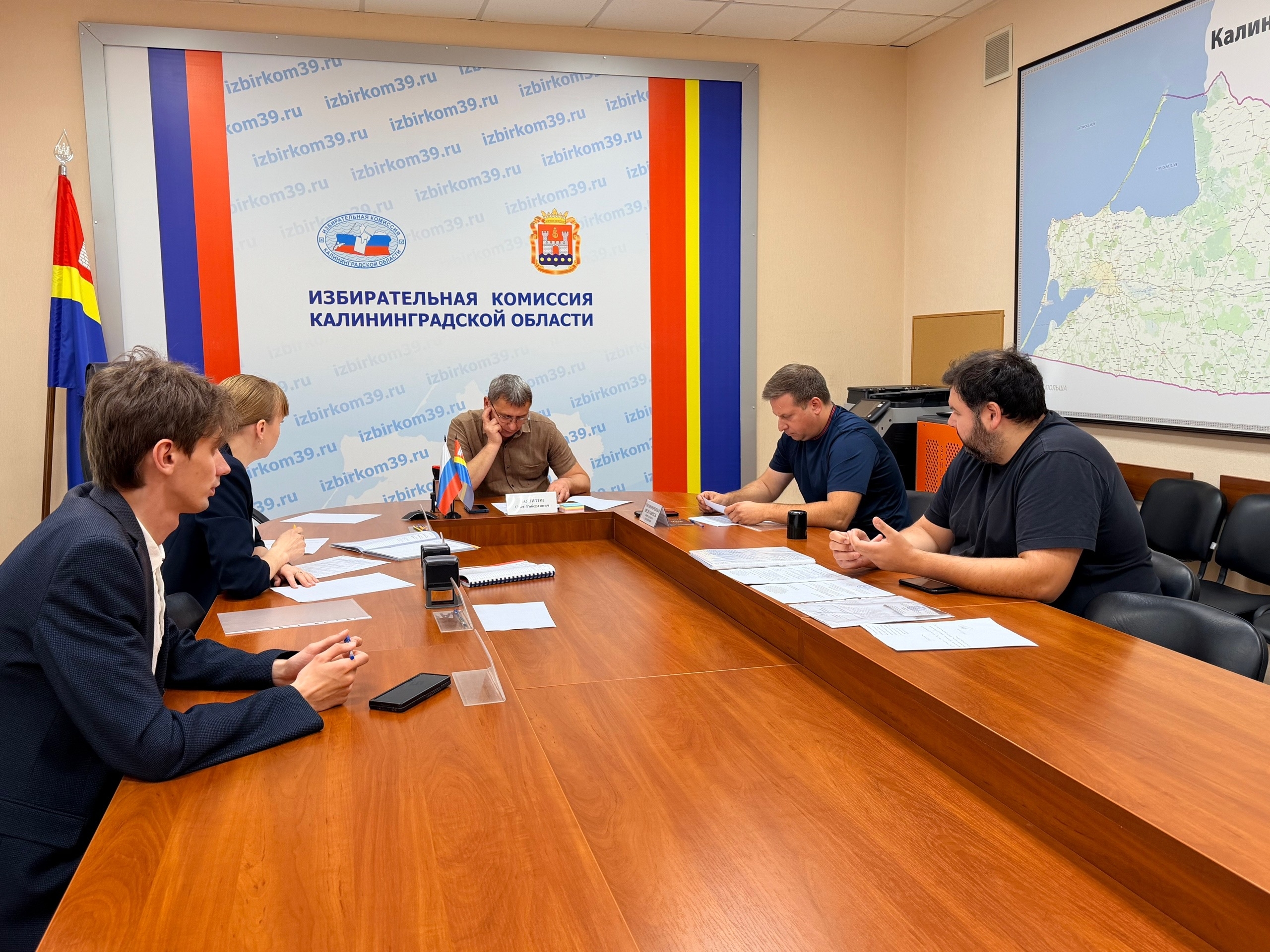 Уполномоченным представителем избирательного объединения региональное отделение политической партии ЛДПР представлены документы, необходимые для регистрации списка кандидатов на выборах депутатов Заксобрания Уполномоченным представителем избирательного объединения региональное отделение политической партии ЛДПР представлены документы, необходимые для регистрации списка кандидатов на выборах депутатов Заксобрания